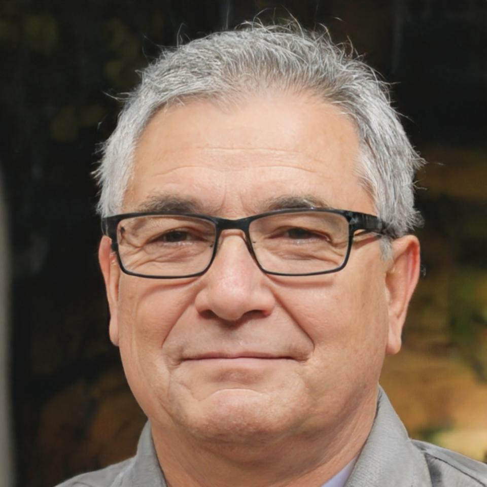 Dozent Reinhard Mühlbauer erklärt komplexe Finanzkonzepte verständlich